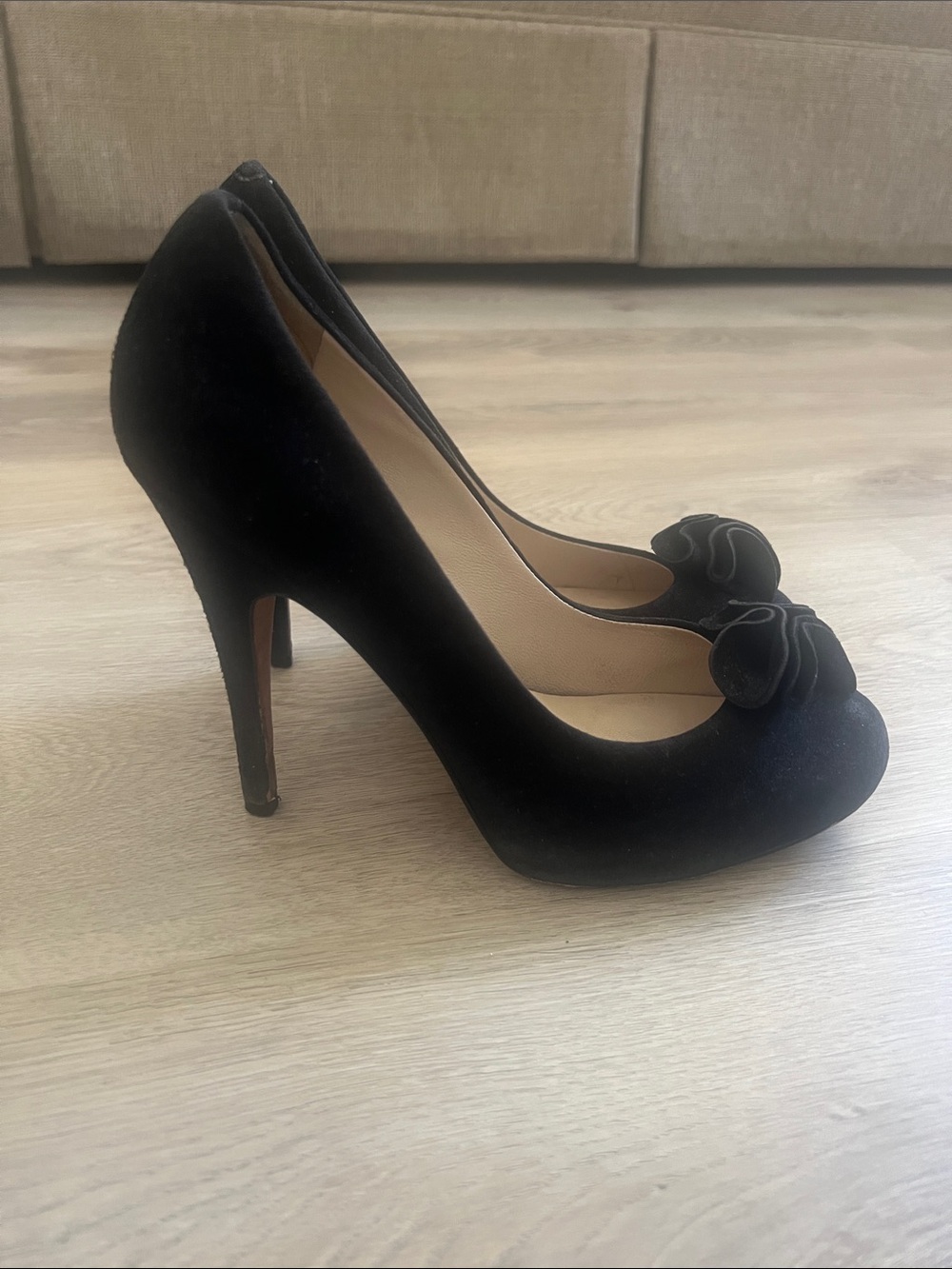 Black Women's Suede High Heel Pumps with Floret Accent